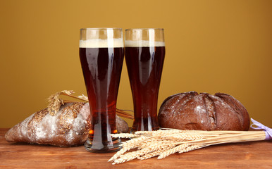 two glasses of kvass with bread on brown background close-up