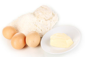 Fototapeta na wymiar Jajka, mąka, masło zbliżenie na białym tle