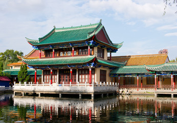 Obraz premium historic building by the lake,kunming,yunnan ,china
