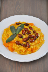 Kürbisrisotto mit Salbei und gerösteten Mandeln