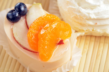 cake with tangerines