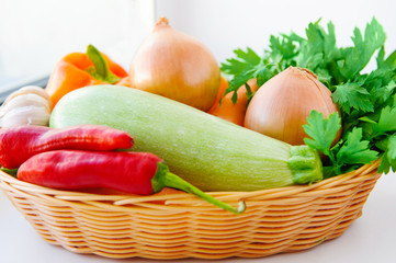 Fototapeta na wymiar Autumn vegetables in basket