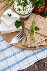 Camembert pieces with Crispbread