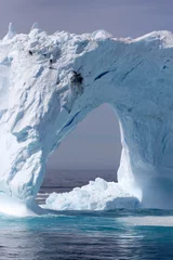 Gordijnen Iceberg off the coast of Greenland © lisastrachan