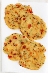 Indische Weizengrießplätzchen