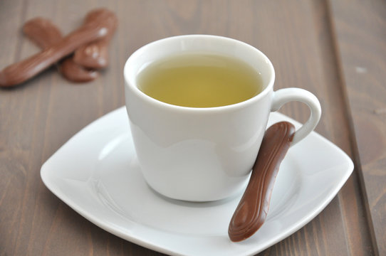 Teetasse mit Katzenzungen