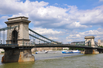 Obraz premium Kettenbrücke in Budapest