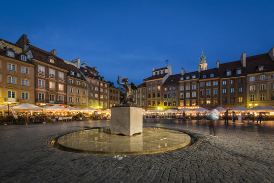 Fototapeta Warsaw mermaid monument on the Old City Square, Warsaw