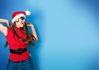missis santa 12_2/dancing Santagirl in front of a wall