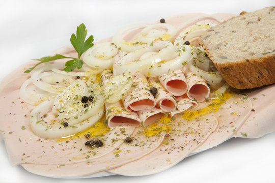 Saure Wurst mit Zwiebel &copy; Herby Meseritsch