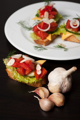 Toast with vegetables