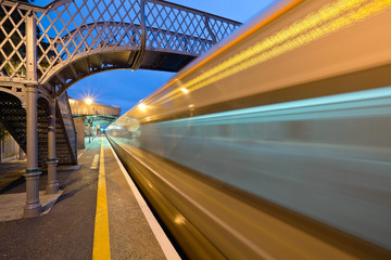 Naklejka premium Train station at night