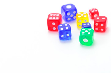 カラフルなダイス　白バック