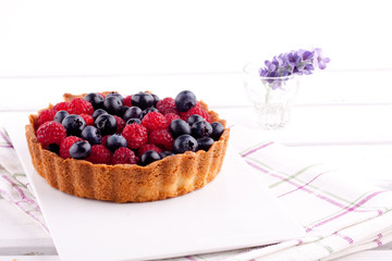 blueberry and raspberry tart 