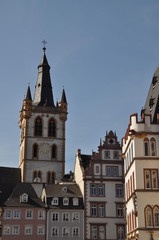 Fototapeta na wymiar Kirche St. Gangolf in Trier