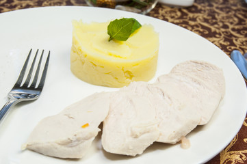 куриное филе и картофельное пюре