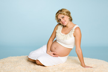 Fototapeta na wymiar Happy young pregnant woman
