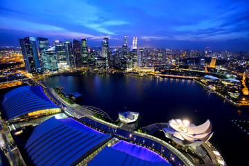 Fototapeta na wymiar Singapur Miasto nocą