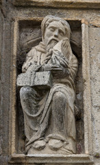 Fototapeta na wymiar Romański portal staruszek w Świętym w Santiago