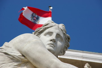 Wiener Parlament mit Flagge (Wien, Österreich)