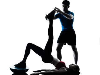 coach man woman exercising abdominals with bosu