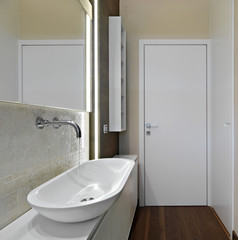 dettaglio del lavabo di un bagno moderno