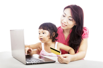 Family shopping online © Creativa Images