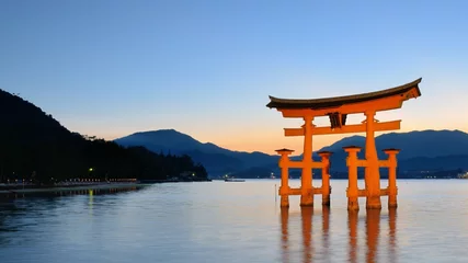 Abwaschbare Fototapete Japan Japans berühmtes Miyajima-Tor in der Präfektur Hiroshima
