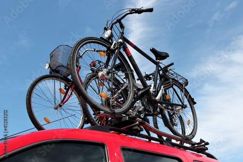 3 fahrräder auf dem dach transportieren