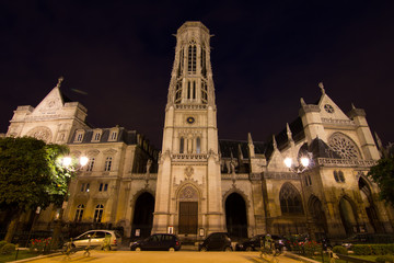 Fototapeta na wymiar Eglise Saint-Germain w Paryżu nocą