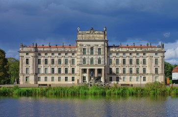 Fototapeta na wymiar Ludwigslust Zamek - pałac 01 Ludwigslust