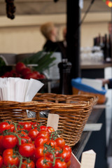 Tomaten im Korb
