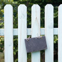 Fototapeta premium Gartenzaun, Schiefertafel
