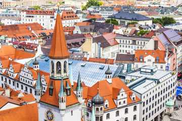 Fototapeta na wymiar Z lotu ptaka centrum Monachium miasta z wieży stary