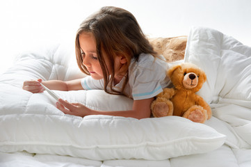 Kind im Bett