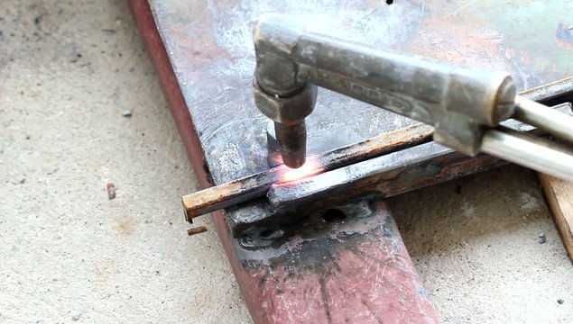Gas heating cutting metal using torch and bending square bar