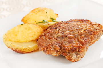 schnitzel with potatoes