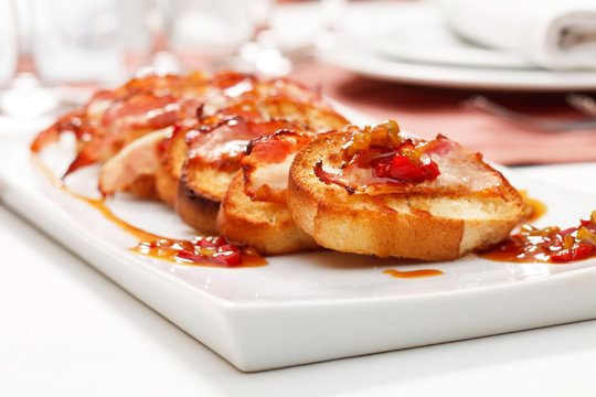 toasts with bacon