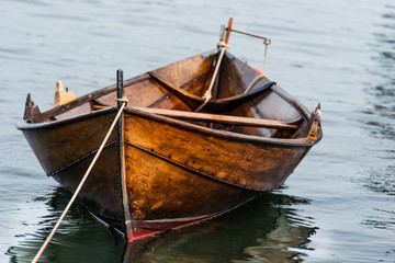 Obraz premium Wooden boat on water