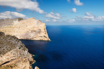 Fototapeta na wymiar Wybrzeże Morza na przylądku Formentor w wybrzeża Mallorca, Hiszpania