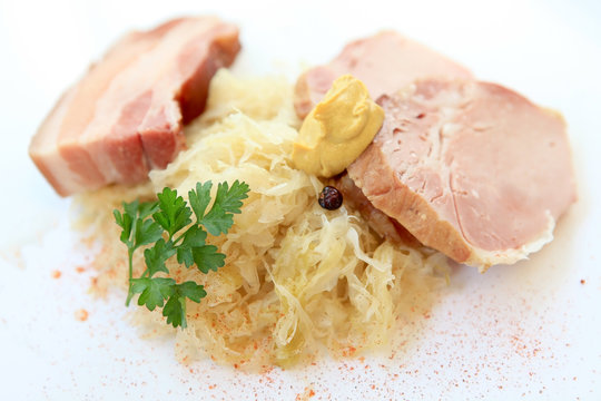 Sauerkraut mit Speck und  Rippli