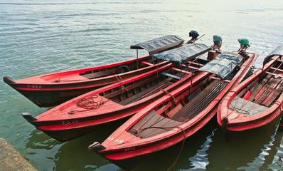 Fototapeta na wymiar Long-tailed boat in thailand