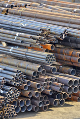 Stacked rusty steel pipe ready for shipment