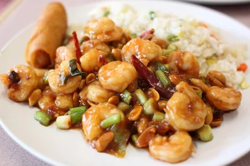 Foto auf Acrylglas Plate of kung pao shrimp with rice and egg roll © Peter Kim