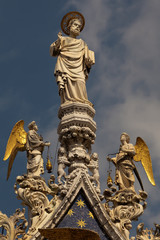 Fototapeta na wymiar St Mark i Anioły