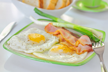 Egg and bacon with onion