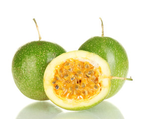 Obraz na płótnie Canvas green passion fruit isolated on white background close-up