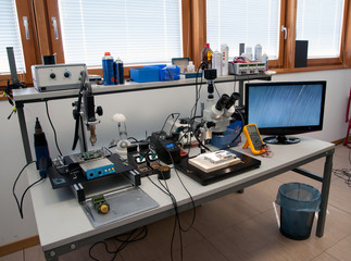 Laboratory for recovering data