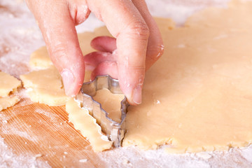 Pl&auml;tzchen ausstechen