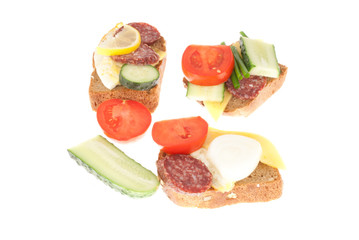 Bread with sausage and vegetables